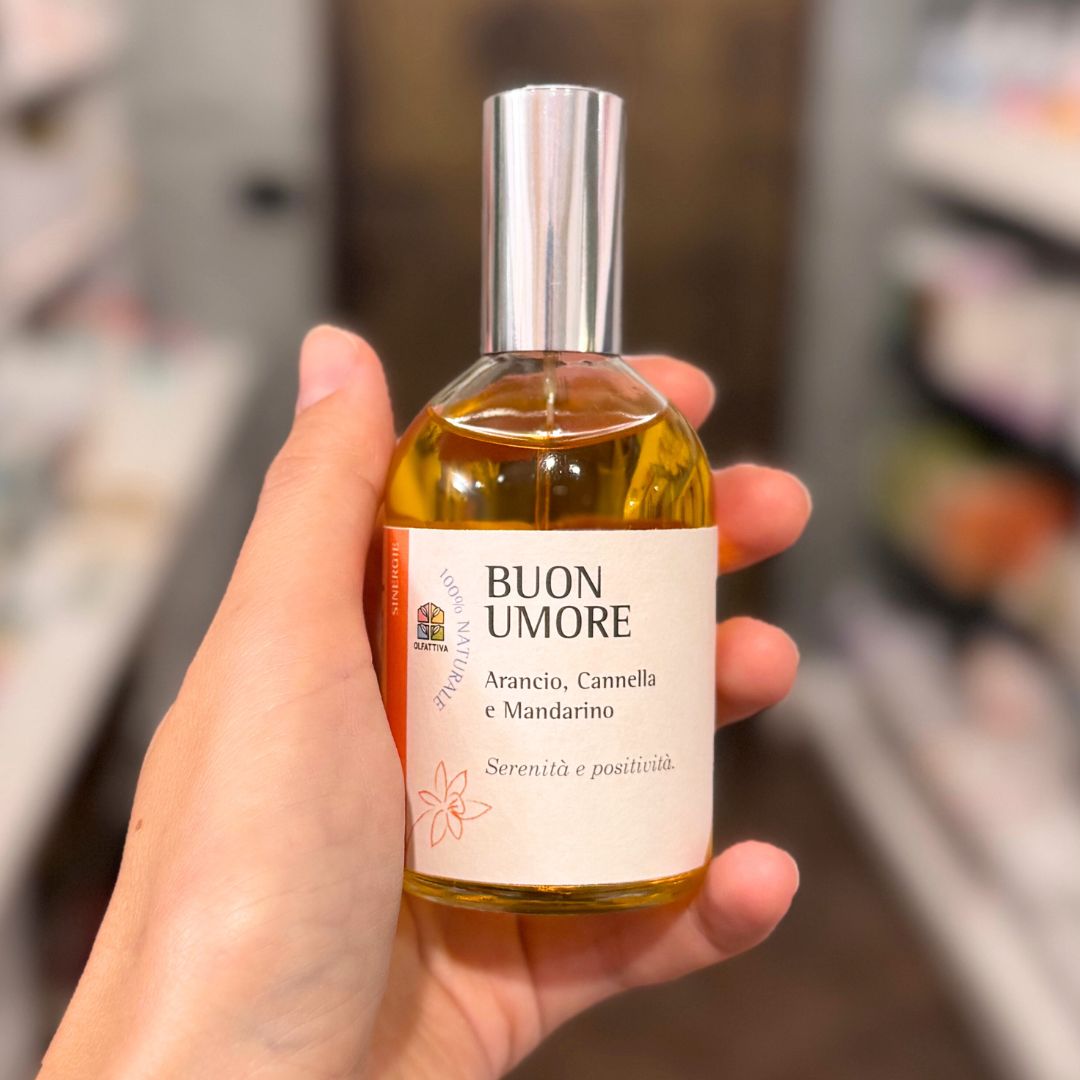 profumo naturale con oli essenziali di arancio, cannella e mandarino