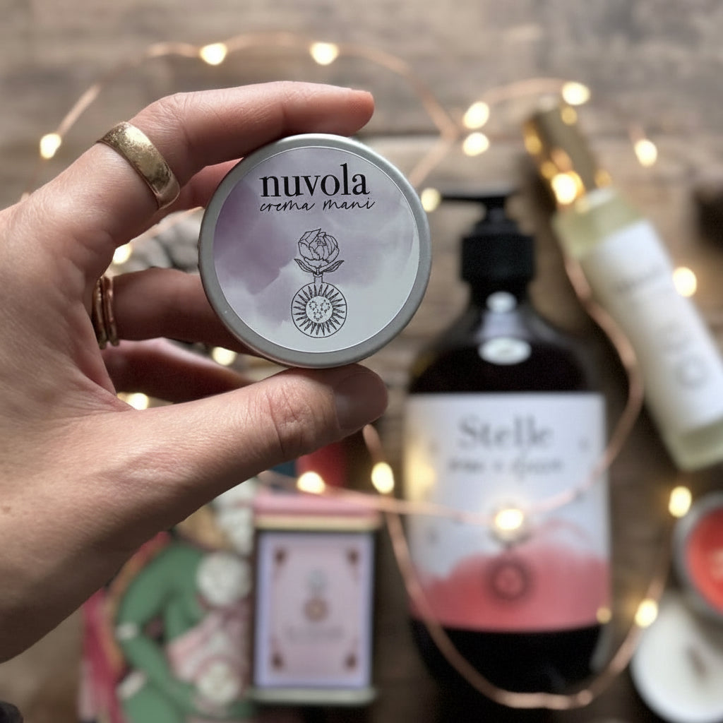 Crema Mani Nuvola – texture morbida e profumo dolce di vaniglia e limone, inclusa nella Garuda Box di Natale