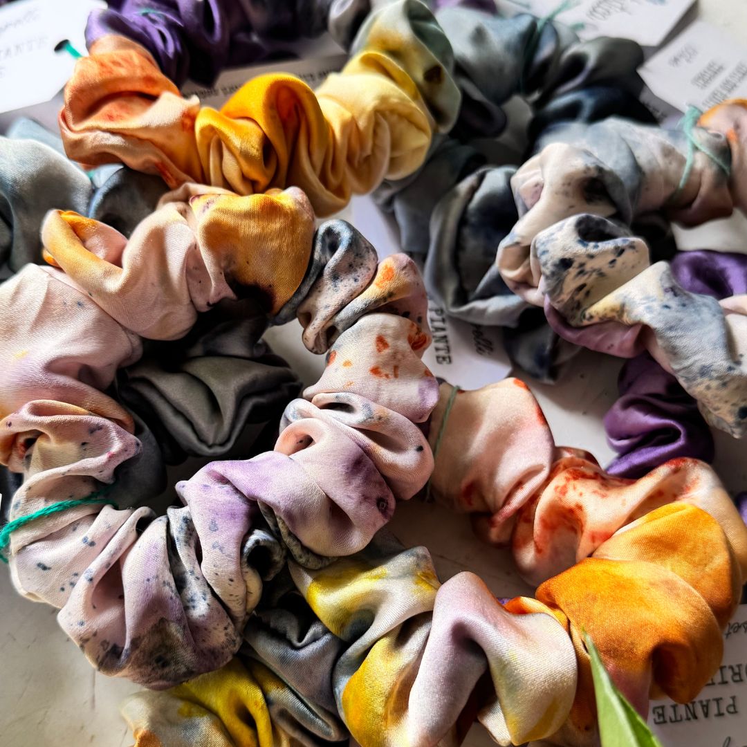 Palette stagionale tinture vegetali: [rosa, azzurro, viola, sfumature multicolore]